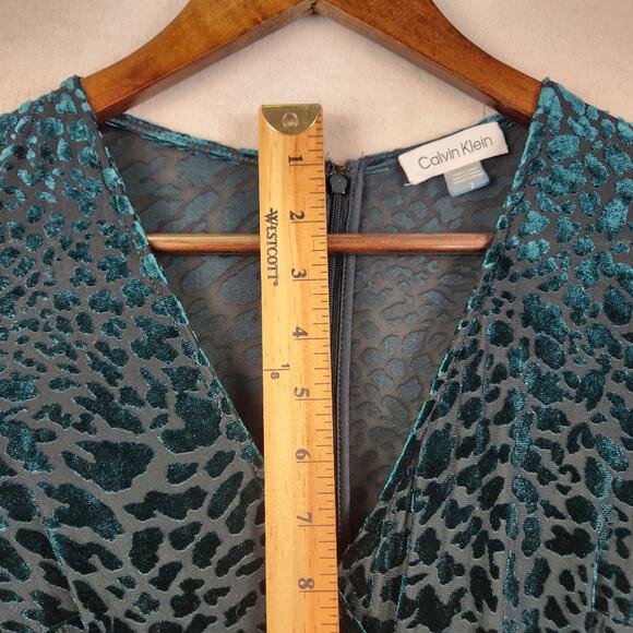 Calvin Klein Burnout Velvet Wrap Dress Women’s SZ 2 Dark Green Animal Print - Picture 13 of 16
